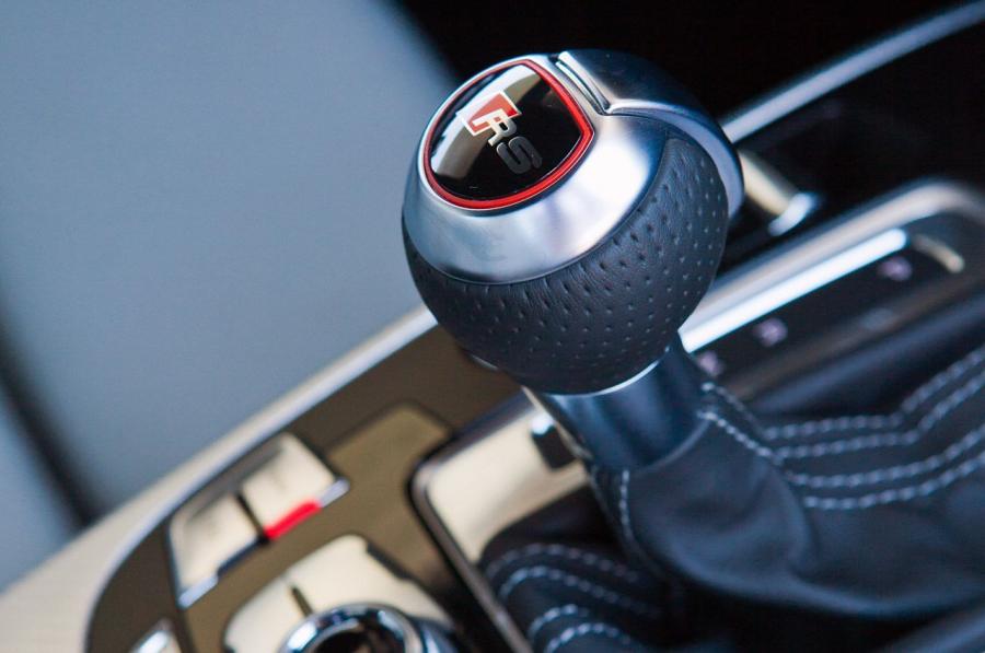 Детали интерьера Audi RS4 Avant (B8, 8K) 2012 года  (WW) (фото 41 из 114)